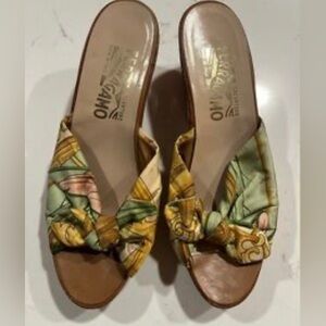 Ferragamo bow wedges sandals slides heels slip on Versace pattern 5 5.5 6 Cream